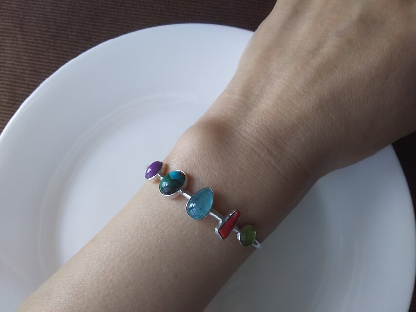 宝石箱のバングル