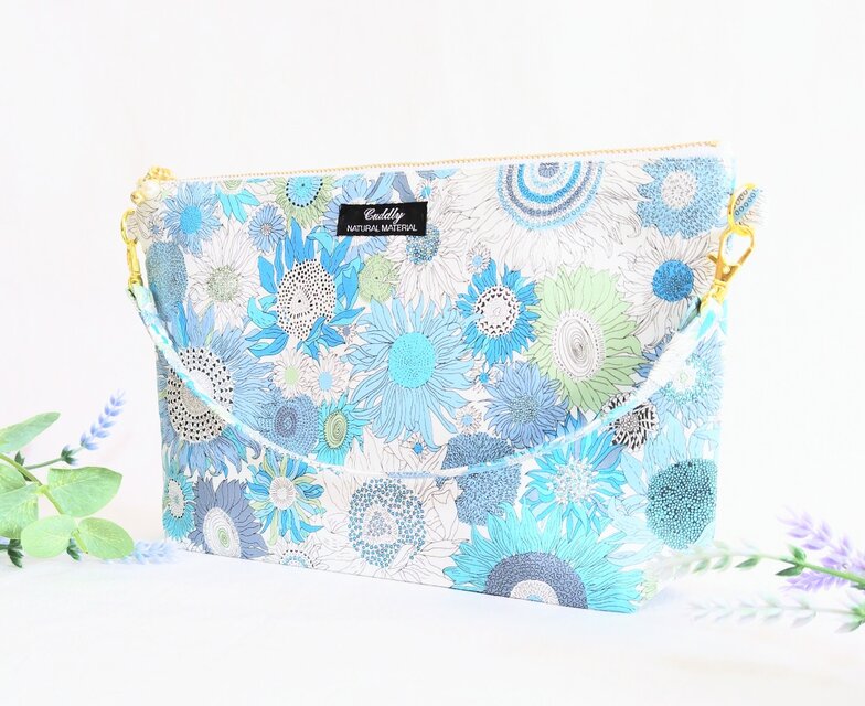 リバティスザンナの横長ポーチ（ブルー）