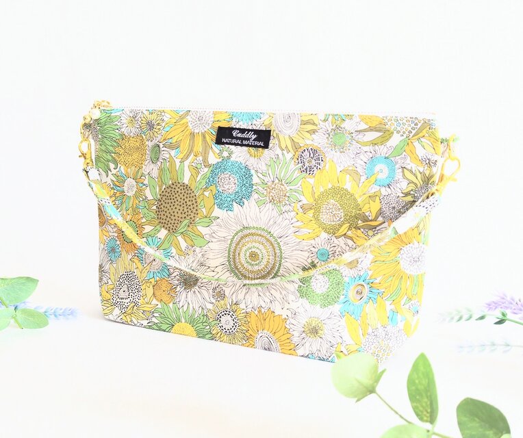 リバティスザンナの横長ポーチ（イエロー）