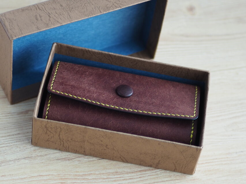 新品　本革　イタリア製マルゴーレザーウォレット　総手縫い　真鍮起こし金具 新品 本革イタリア製マルゴーレザーウォレット 総手縫い 真鍮起こし金具