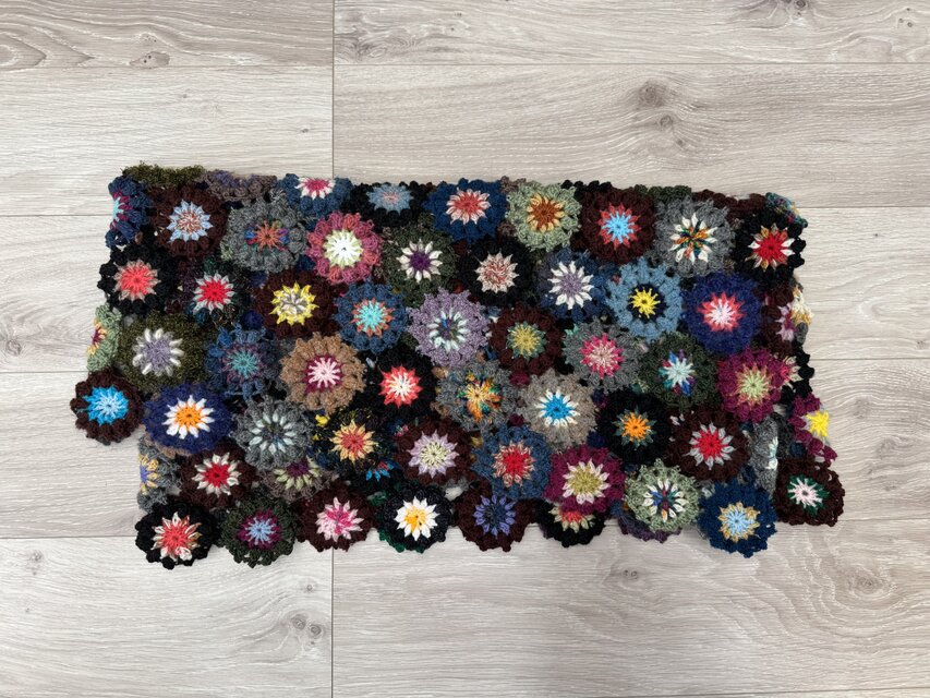 丸モチーフのブランケット