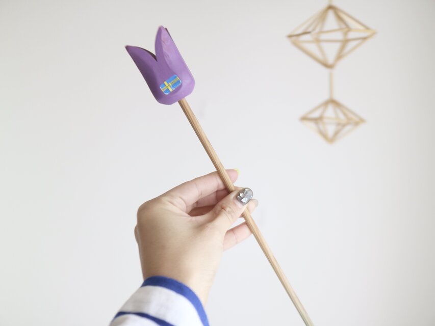 スウェーデンで見つけた木製チューリップ   No.5593