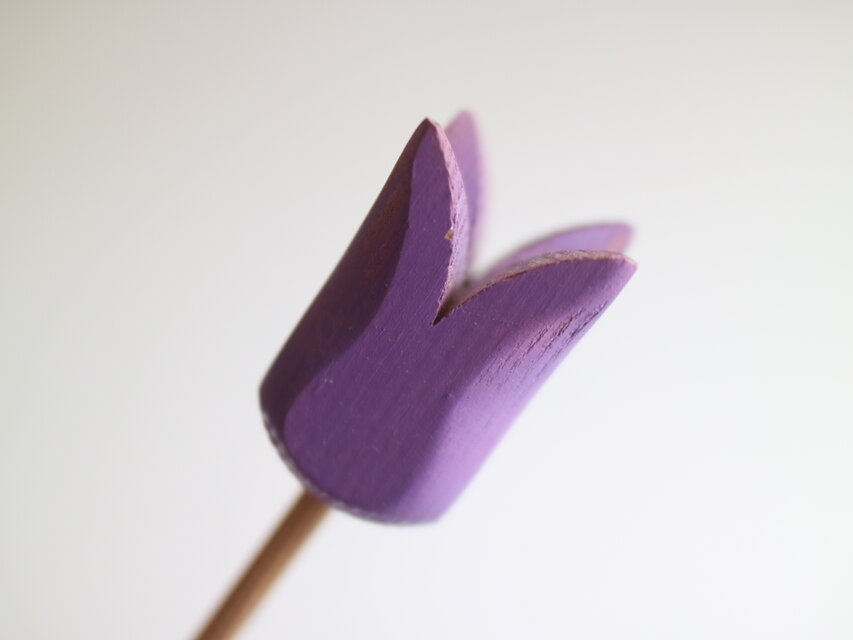 スウェーデンで見つけた木製チューリップ No.5592 | iichi 日々