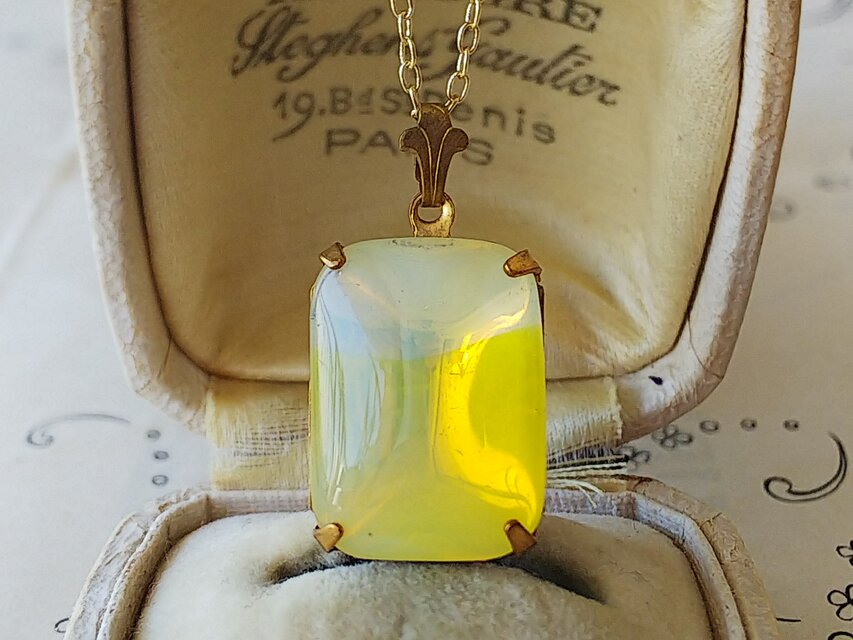 ヴィンテージ　Lemonオパール・サブリナ（18×13㎜）クラシカルネックレス