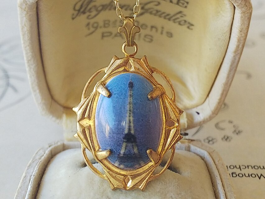 ヴィンテージ　パリ、夕暮れのエッフェル塔　クラシカルネックレス