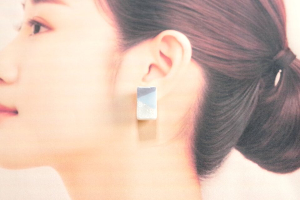 レジンアート　長方形のピアス〈メロウ〉