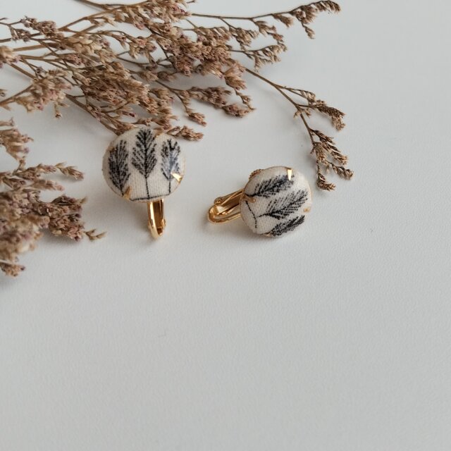 イヤリング　墨で描かれたアートなアクセサリー