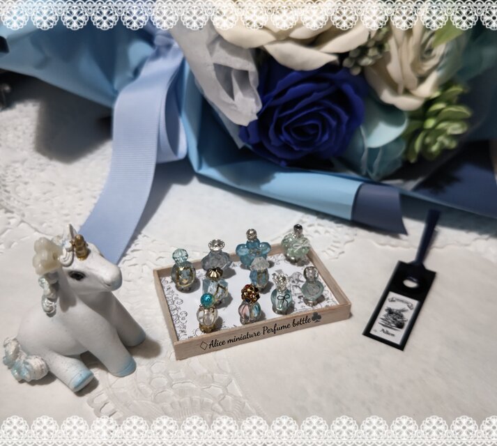 ミニチュア香水瓶 アリスからの贈り物  パフュームミニチュアボトル Alicebottle10個＆トレー＆ミニ栞 1