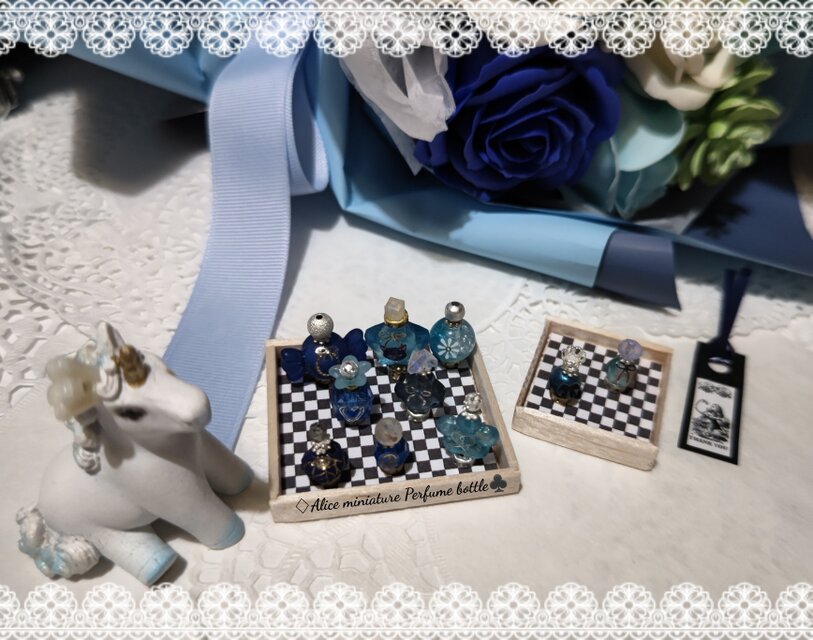 ミニチュア香水瓶 アリスからの贈り物  パフュームミニチュアボトル Alicebottle10個＆トレー＆ミニ栞 2
