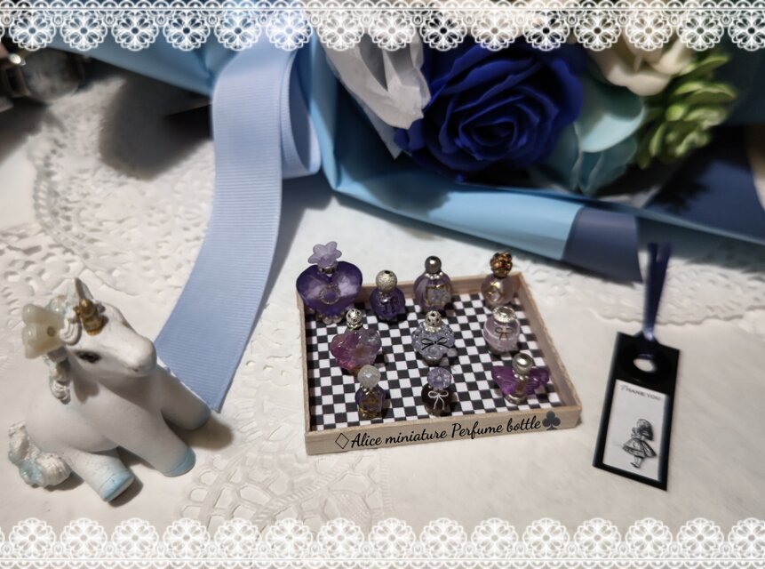 ミニチュア香水瓶 アリスからの贈り物  パフュームミニチュアボトル Alicebottle10個＆トレー＆ミニ栞 3