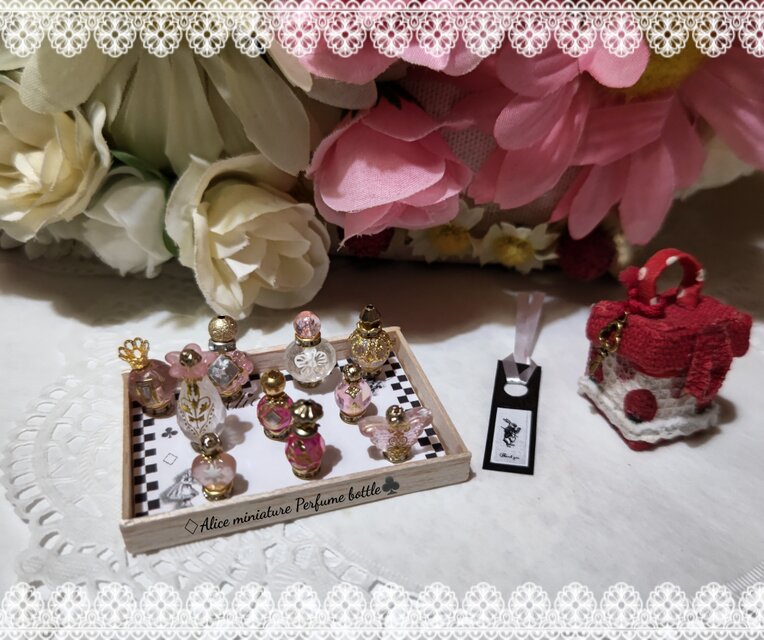 ミニチュア香水瓶 アリスからの贈り物  パフュームミニチュアボトル Alicebottle10個＆トレー＆ミニ栞  4