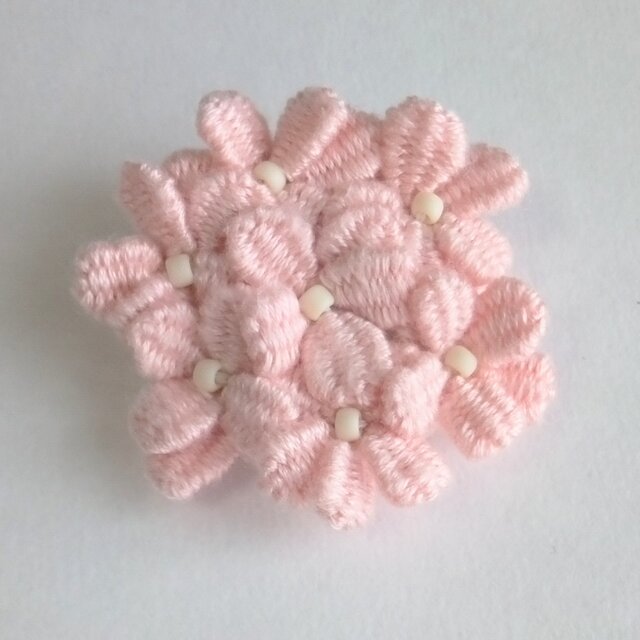桜の花束みたいな刺繍ブローチ　パステルピンク色