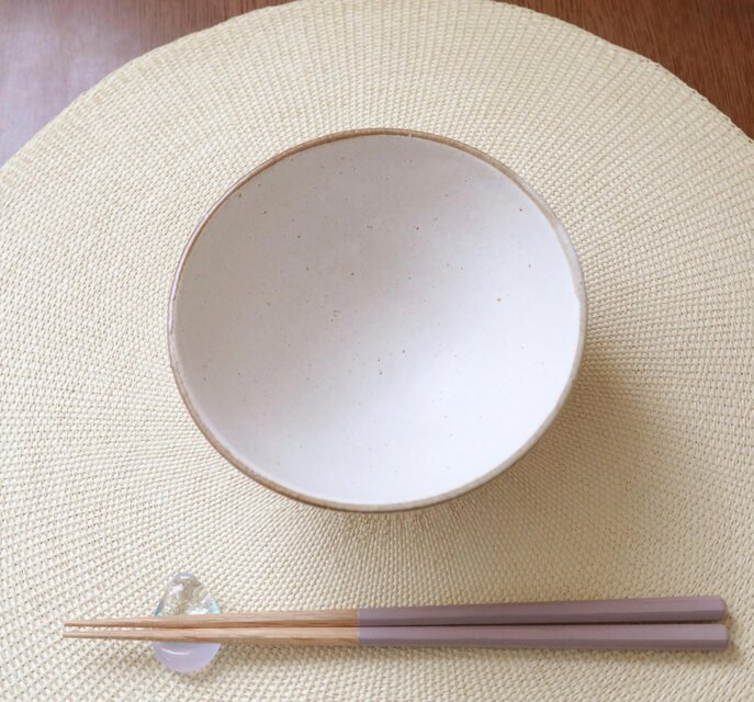 赤陶土と白マット釉の飯碗 縁錆 ＊ 2 | iichi 日々の暮らしを心地よく