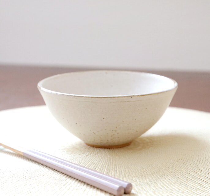 赤陶土と白マット釉の飯碗 縁錆 ＊ 2 | iichi 日々の暮らしを心地よく
