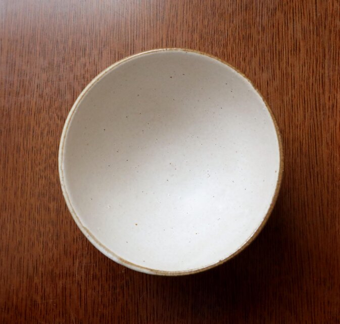 赤陶土と白マット釉の飯碗 縁錆 ＊ 2 | iichi 日々の暮らしを心地よく