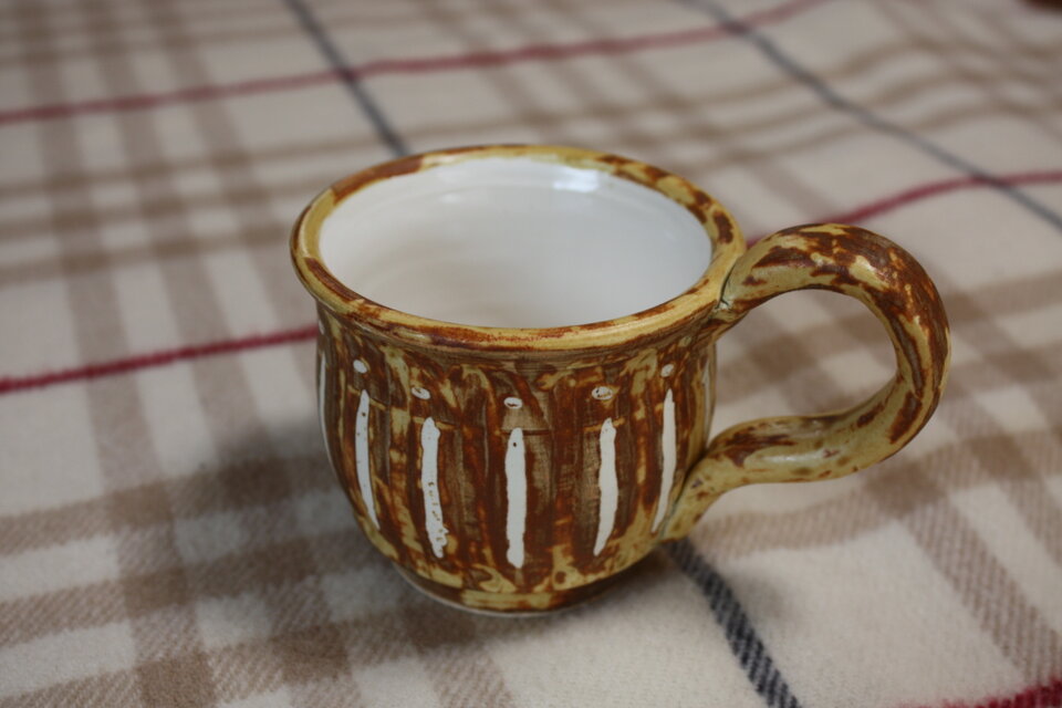 しのぎ模様のイラボ釉コーヒーカップ