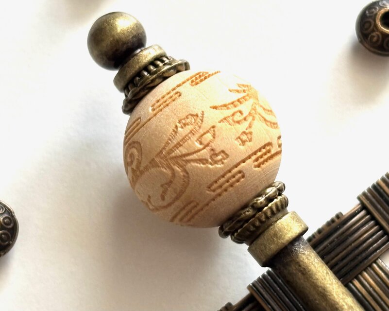 かんざし　レーザーカットの和柄＆エスニック模様のウッドビーズM　一本挿し　一本簪　木　ブラウン　茶色