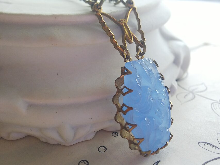 アールヌーボー　９ct　ペンダント　ブルー天然石 ヴィンテージ 淡く涼し気なBlue・アールヌーボーflower／蝶の