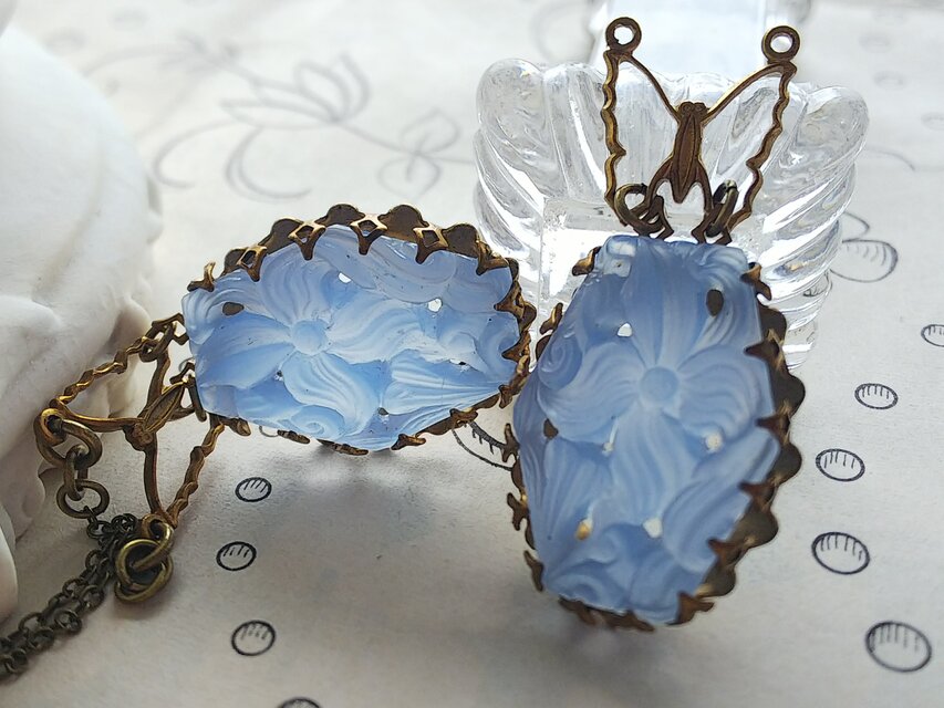 アールヌーボー　９ct　ペンダント　ブルー天然石 ヴィンテージ 淡く涼し気なBlue・アールヌーボーflower／蝶の
