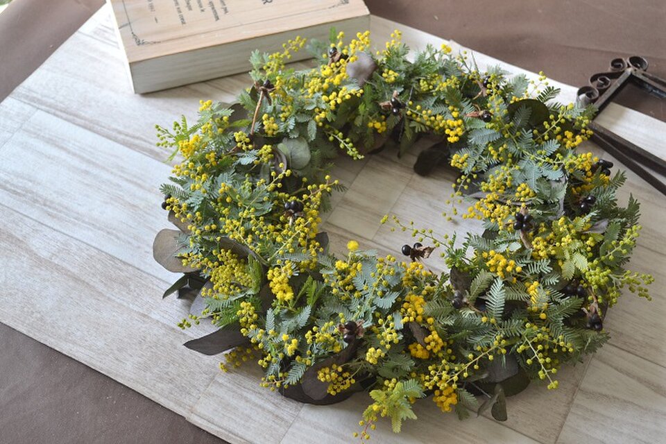 ミモザとヒオウギの実wreath