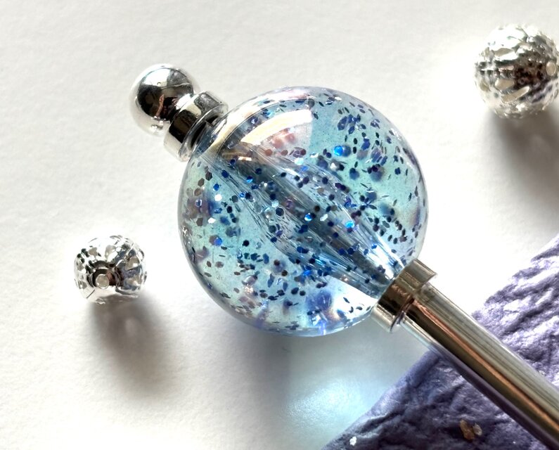 かんざし　ラメ入りクリアビーズ　青　水色　ブルー　シルバー　一本挿し　一本簪　透明　クリア　夏　涼しげ