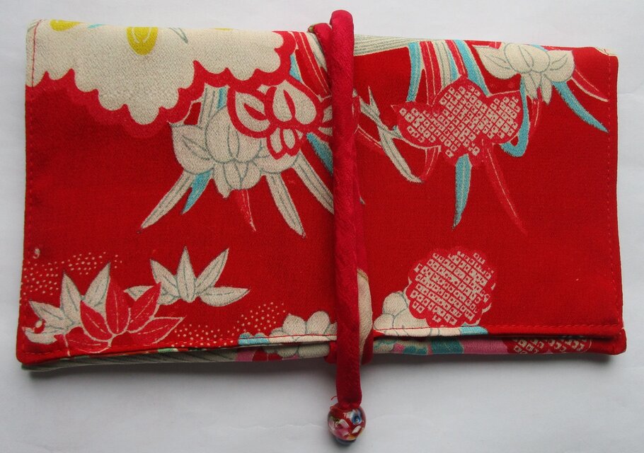 ８１５２　花柄の着物で作った和風財布・ポーチ#送料無料