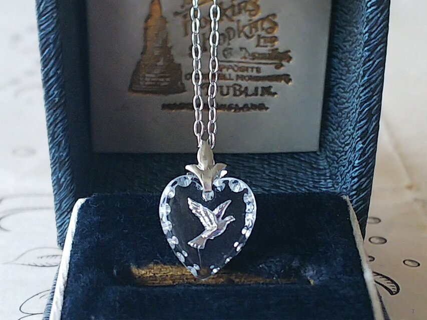 ヴィンテージ　羽ばたくSilver-Bird（12×11㎜）Heart　ネックレス