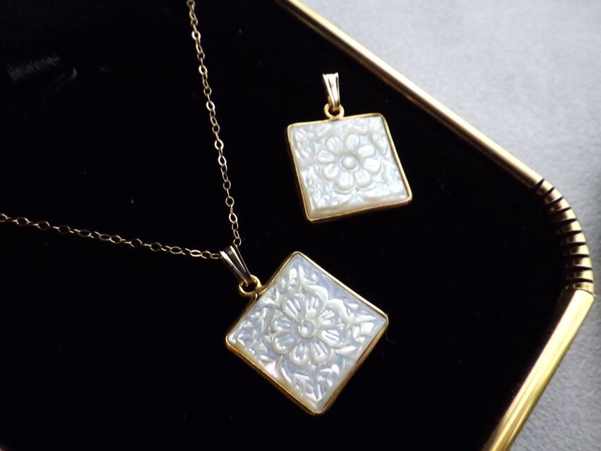 限定数】 マザーオブパール ペンダント ネックレス □ 18金