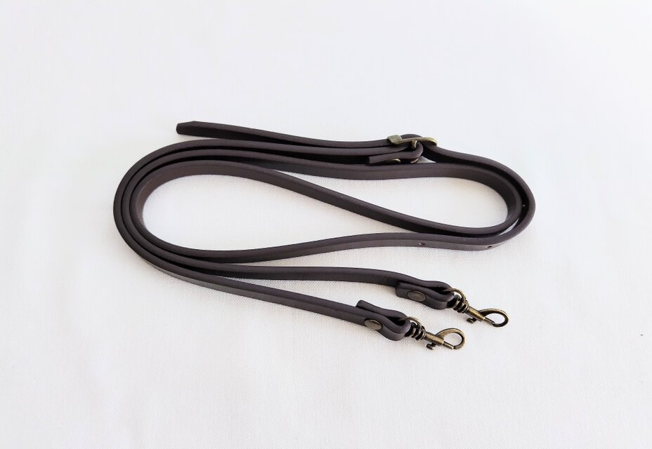 付属品のショルダーベルト(２種類)