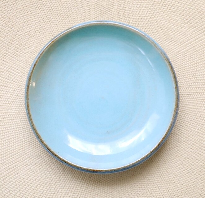 SALE】こっくり水色釉薬の中皿 縁錆 | iichi 日々の暮らしを心地よく