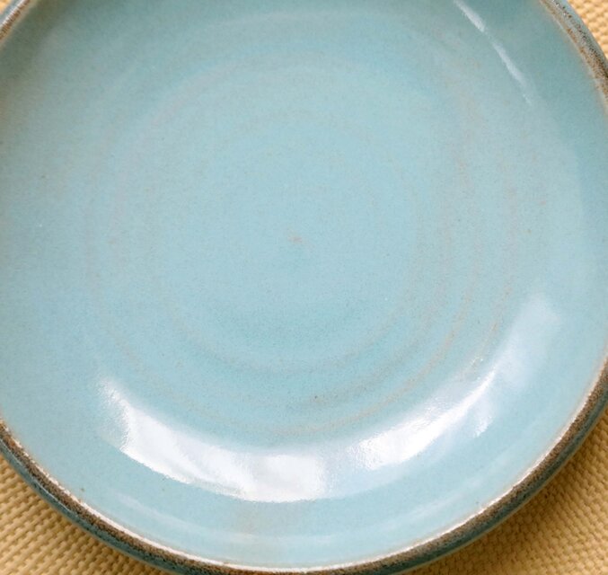 SALE】こっくり水色釉薬の中皿 縁錆 | iichi 日々の暮らしを心地よく
