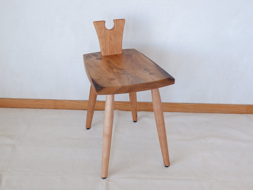 【 現品1点限り 】展示品SALE　小さな背もたれの椅子