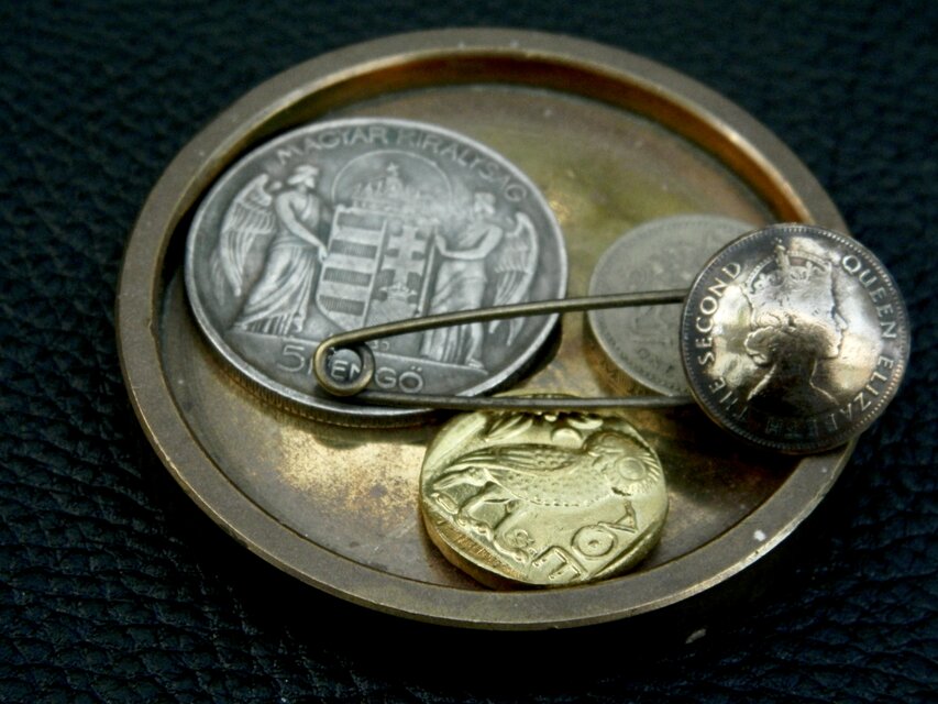 小物 Booooh B58 Hong Kong Coin Brooch | iichi 日々の暮らしを心地よくする