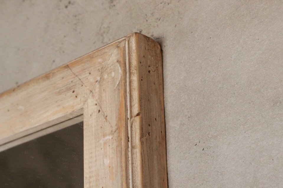 シャビーな壁掛け鏡　ミラー　アンティークホワイト　ダメージ