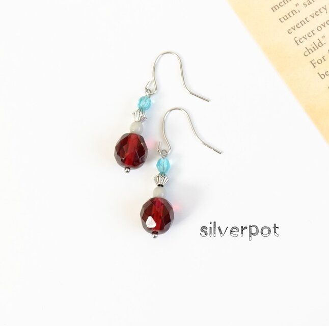 S119【ヨーロピアンな雰囲気】深紅のピアス（パーツ変更可能）