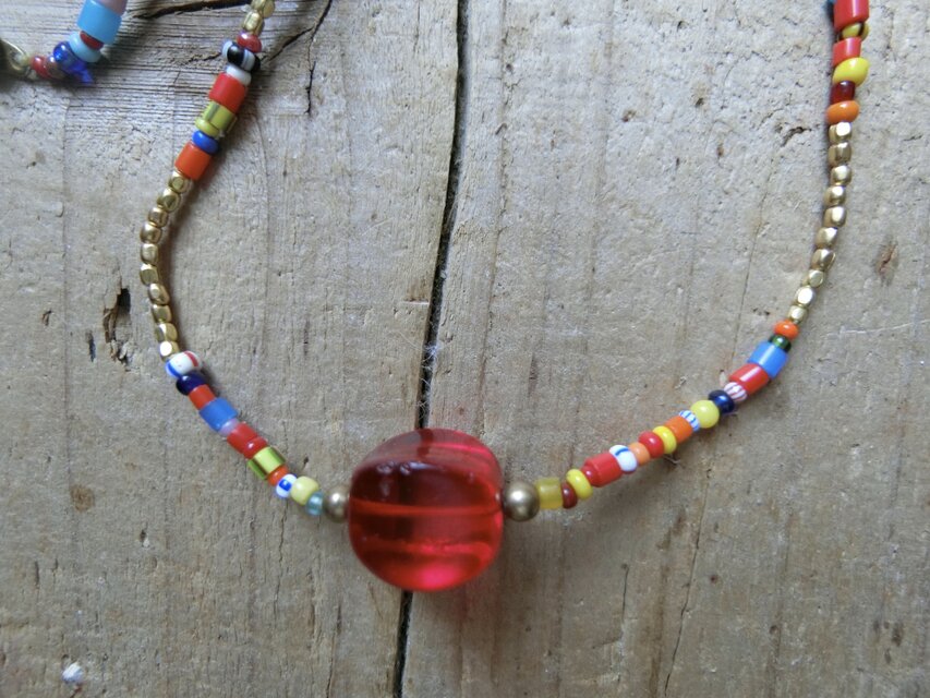 ＊古のネックレス。＠ボヘミアの古いビーズ＋クリスマスビーズ＋真鍮のスクエアビーズ
