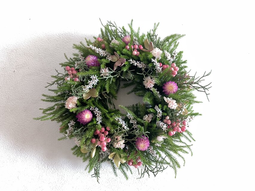 タチカズラと小花の春リース