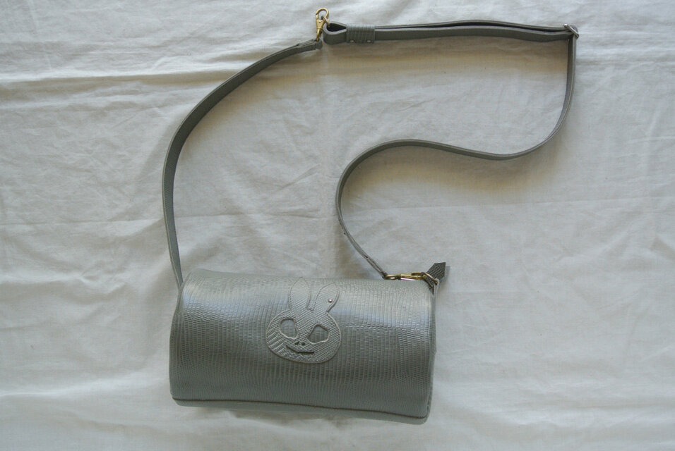 うさぎスカル、丸い筒型ショルダー＆ハンドバック。