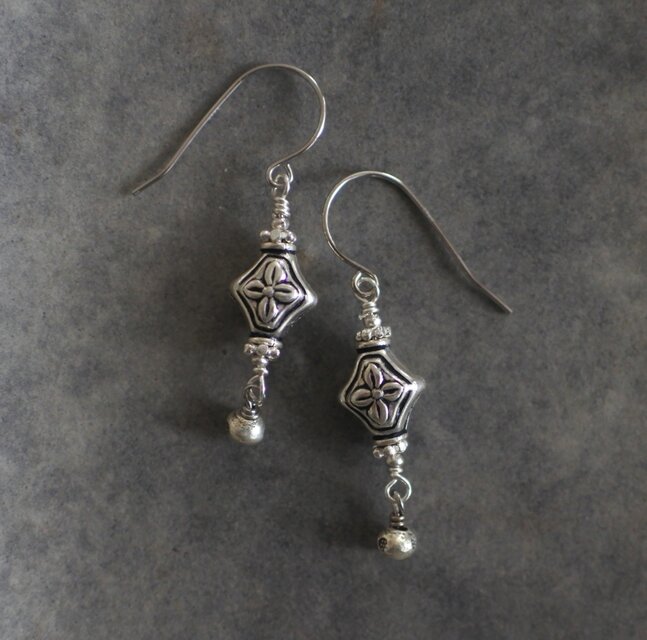 ひし形のシルバービーズとカレンシルバー エスニックピアス（silver925