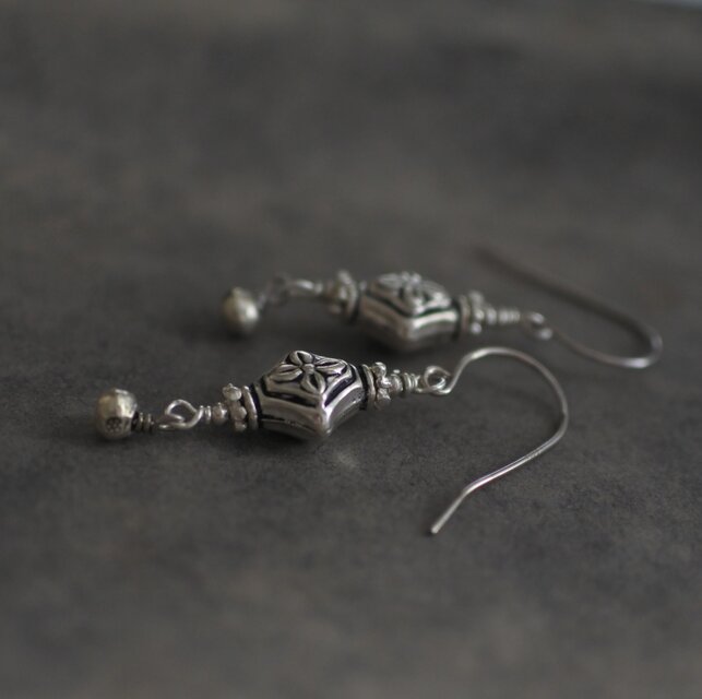 ひし形のシルバービーズとカレンシルバー エスニックピアス（silver925