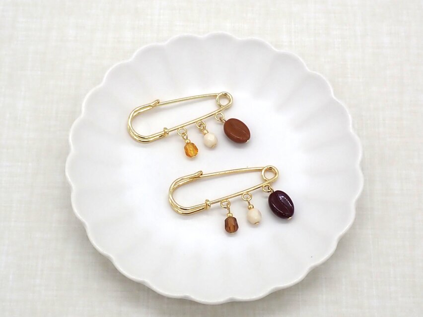 《２色から選べる》珈琲豆ブローチ