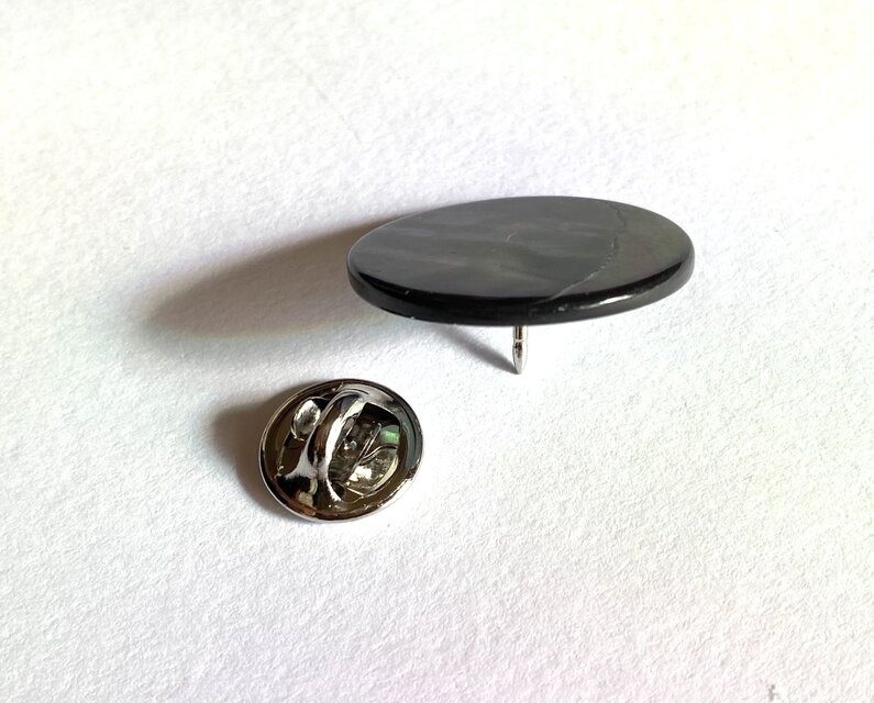 フランス製 ビンテージ 25mm mother of pearl 大きい天然貝 ピン