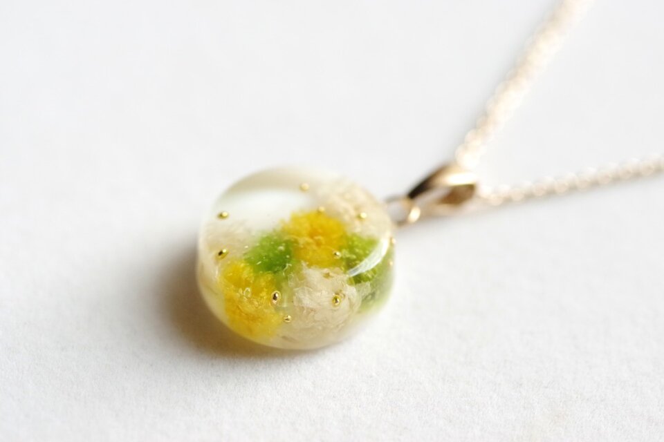 レジンアート　ラウンドペンダント〈幼い頃の記憶〉