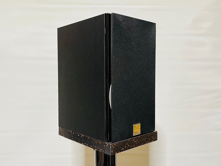 オーディオボード　22cm × 16.2cm × 2.4cm　黒地　茶粒柄　1枚