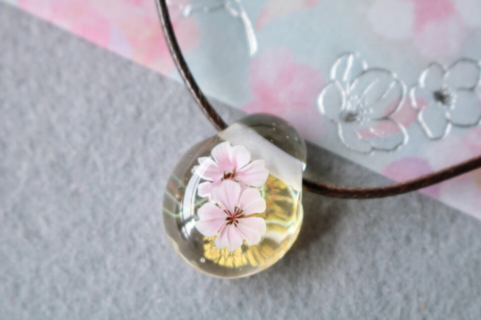 ＊期間限定SALE＊桜のとんぼ玉ガラスペンダント（小サイズ）　金箔入り　クリア