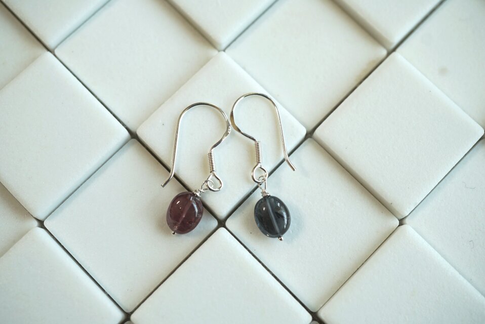 マルチカラースピネルのちっちゃなピアス