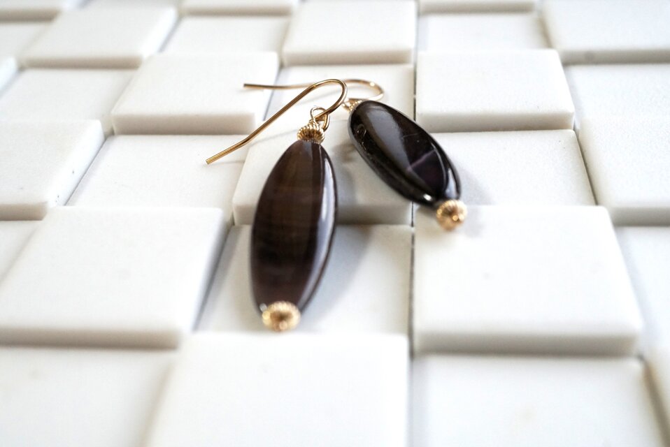 マーキス型ブラウンシェルの1粒ピアス