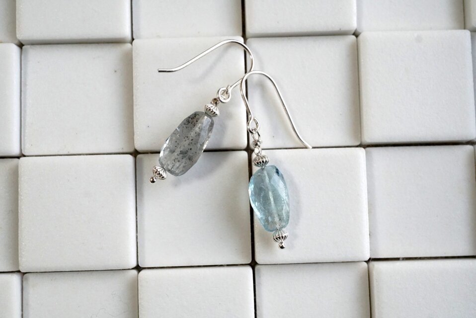 モスアクアマリンの1粒ピアス