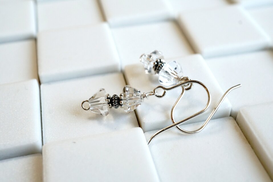 山型水晶のきらきらピアス。