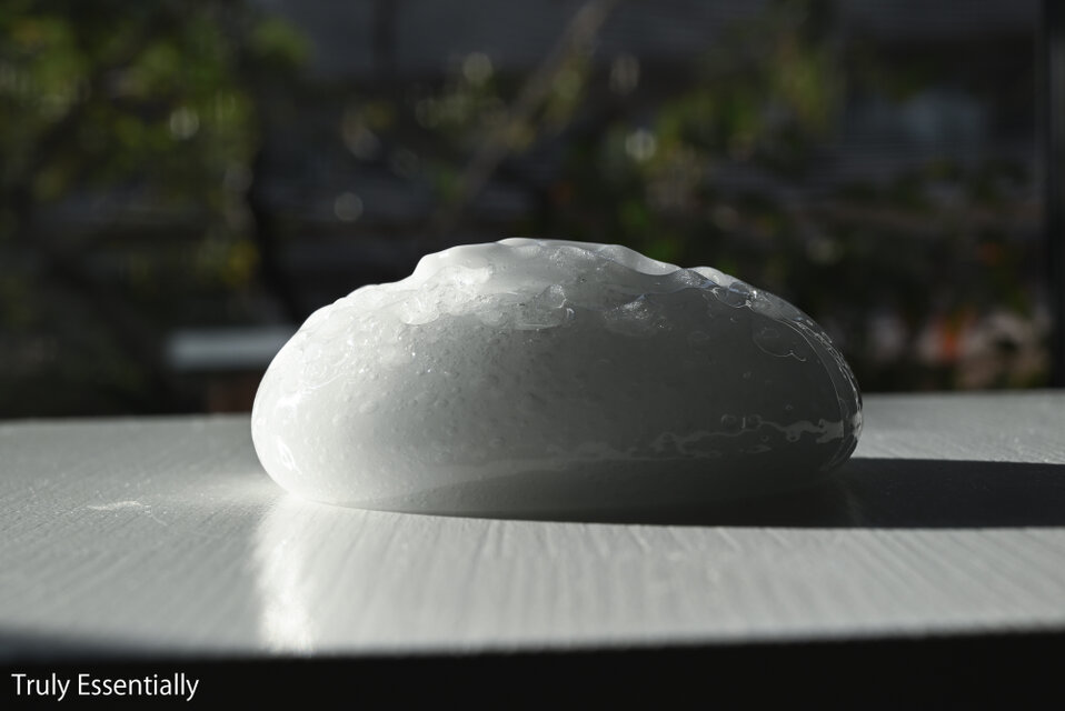 「 いる・ある・きえる 」シリーズ、純白ガラスのインテリアオブジェ ● 直径約10cm#2